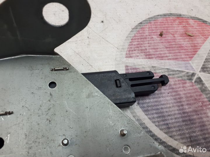 Механизм подачи ремня на Mercedes-Benz W140 CL SEC