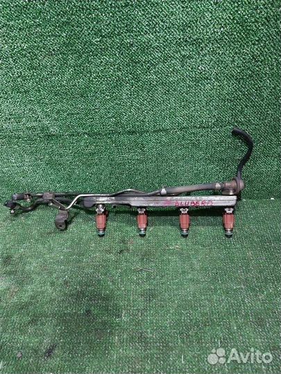 Рейка топливная с форсунками Nissan Bluebird