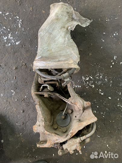 Кулак задний правый mitsubishi lancer 10