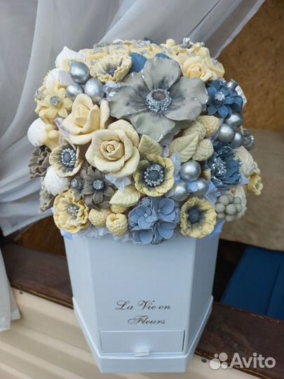 Свадебный съедобный букет в шляпной коробке