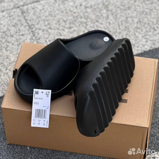 Тапки Adidas Yeezy Slide