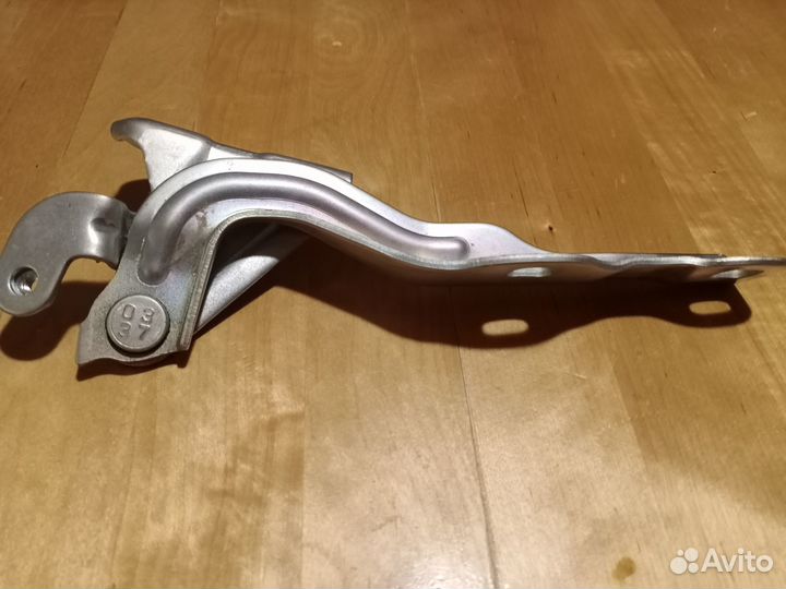 Петля капота правая Chevrolet Aveo T300