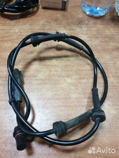 Инфинити Qx56,QX80 Z62.Задний датчик abs