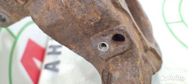 Цапфа передняя правая Nissan Juke F15E HR16DE 2012