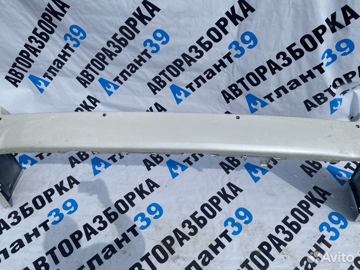 Задний бампер toyota hiace