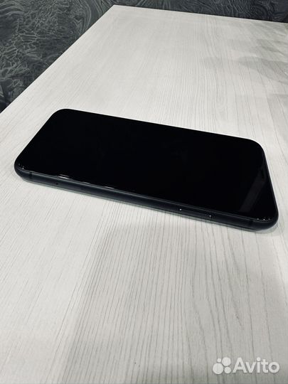 Телефон iPhone 11