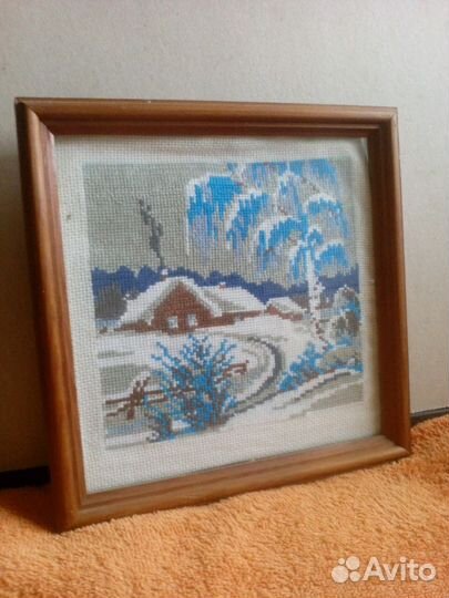 Картины,ручная вышевка,под стекло в рамках