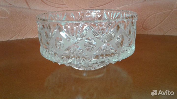 Хрусталь: вазы, салатники, кружки