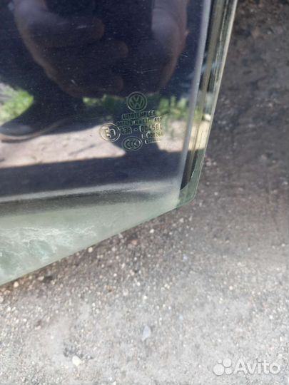 Стекло задней двери VW Jetta 5