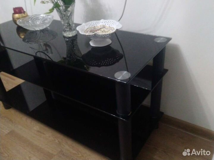 Стеклянная тумба, столик