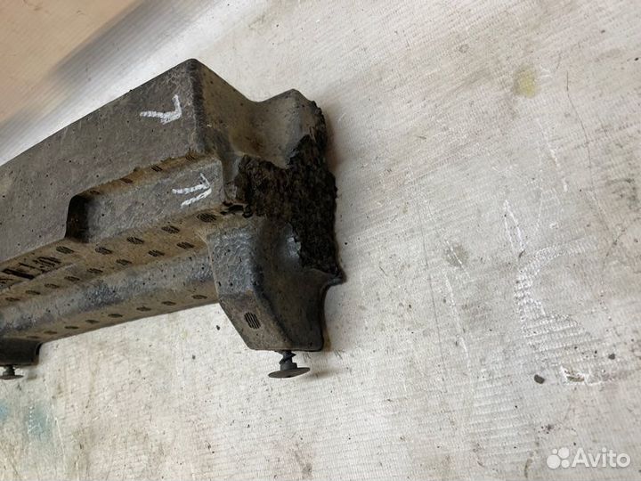 Абсорбер бампера задний Cadillac Srx 2003-2009