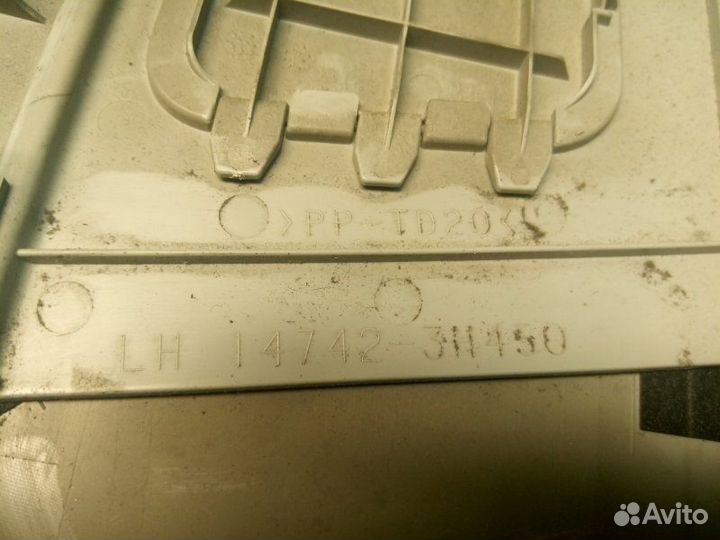 Обшивка стойки центральной левая Mitsubishi