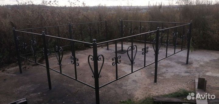 Оградки на кладбище