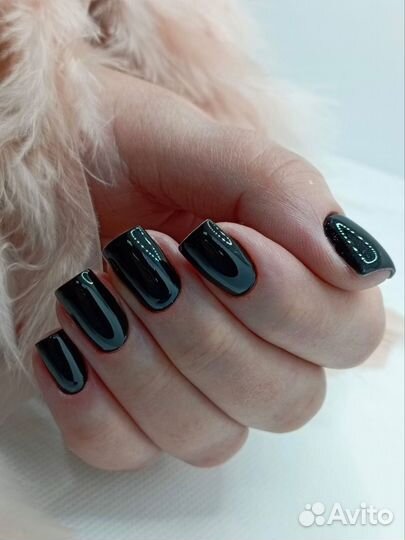 Модель на маникюр+гель-лак