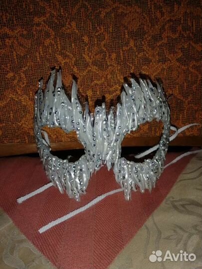 Маска маскарадная