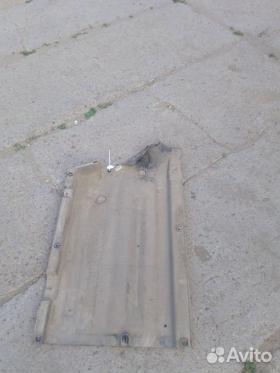 Защита днища антигравийная передняя правая