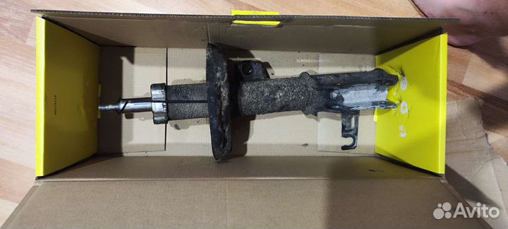 Стойка передняя правая Шевроле cruze оригинал