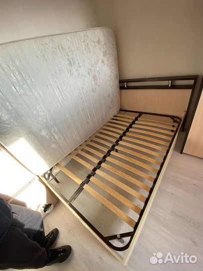 Кровать двухспальная с матрасом бу