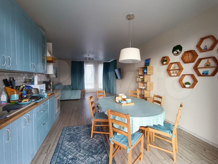 Дом 200 м² на участке 6,5 сот.