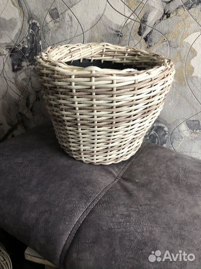 Кашпо из искусственного ротанга