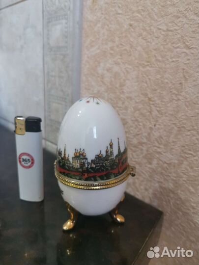 Шкатулка сувенирная фарфоровая в виде яйца