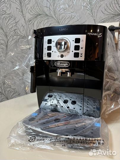 Кофемашина Delonghi ecam 22.110b