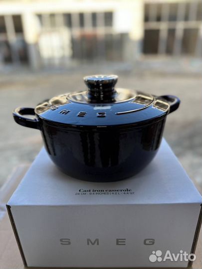Кастрюля чугунная Smeg