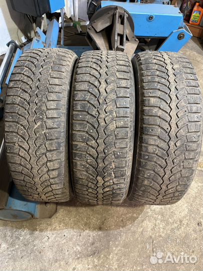 Bridgestone Blizzak Spike-01 235/65 R17 108T