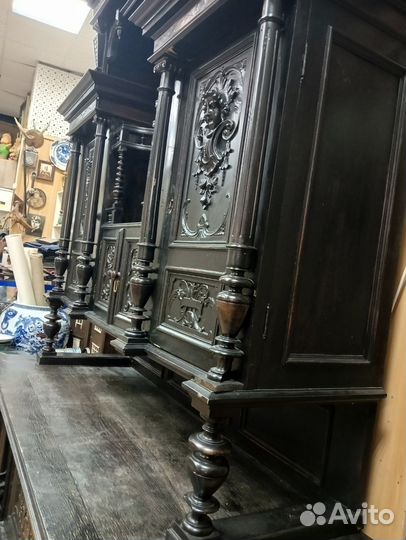 Большой старинный буфет