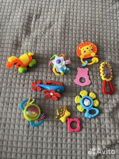 Развивающие игрушки погремушки