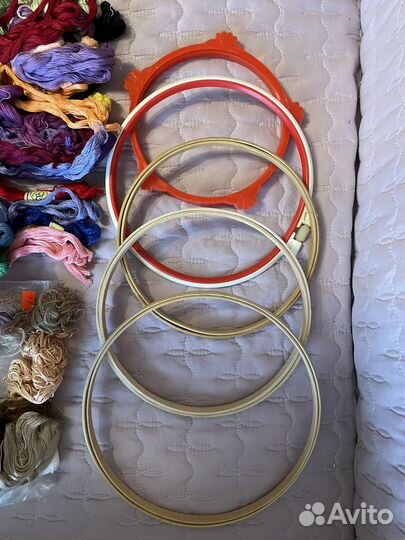 Пяльца и мулине для вышивания