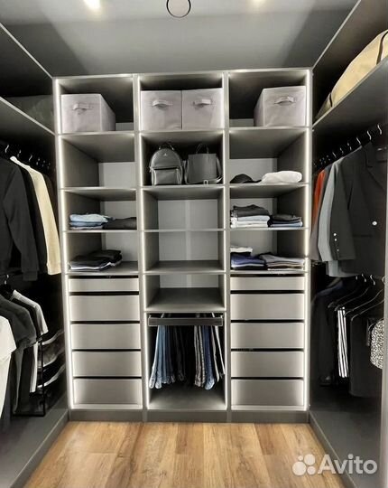 Гардеробная на заказ с подсветкой