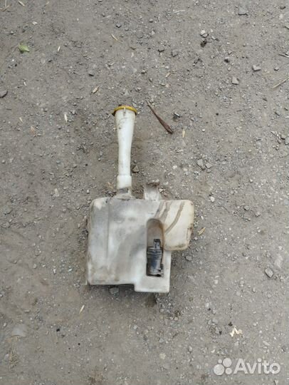 Бачок стеклоочистителя Nissan Almera N16