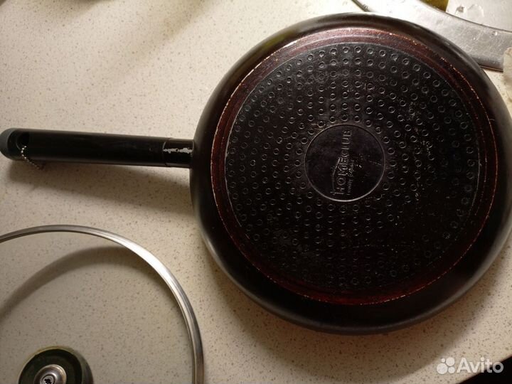 Сковорода бу 24см