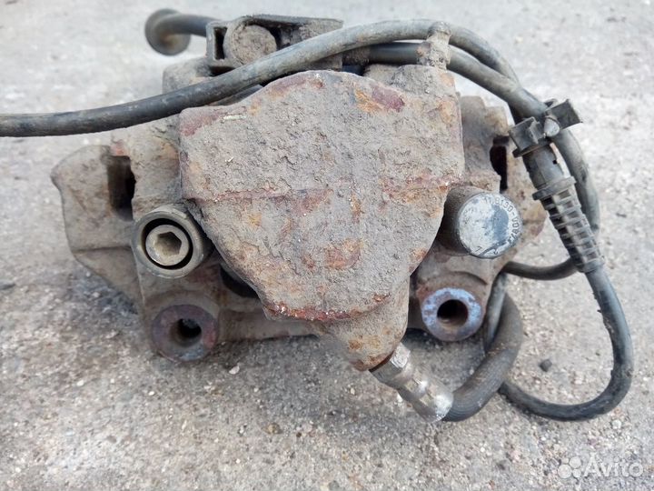 Суппорт передний правый для Мерседес W210