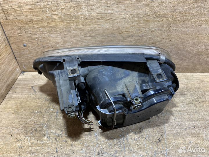 Фара передняя правая Volkswagen Golf 4 142051