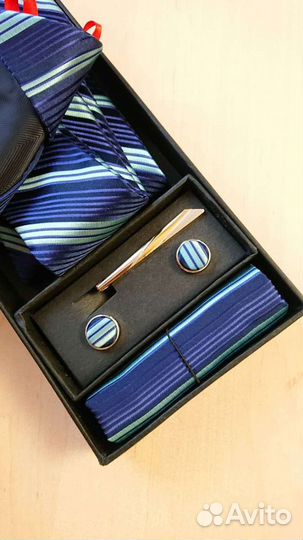 Галстуки, запонки, платок и зажим