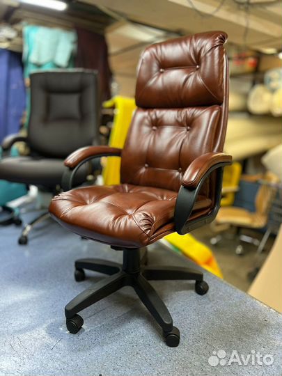 Офисное кресло