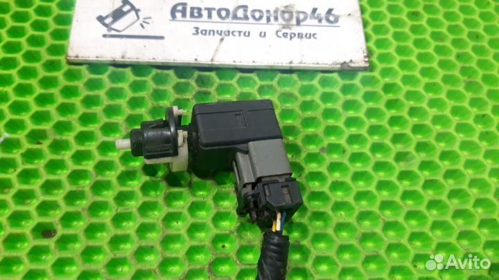 Датчик (Концевик) педали тормоза Hyundai Solaris