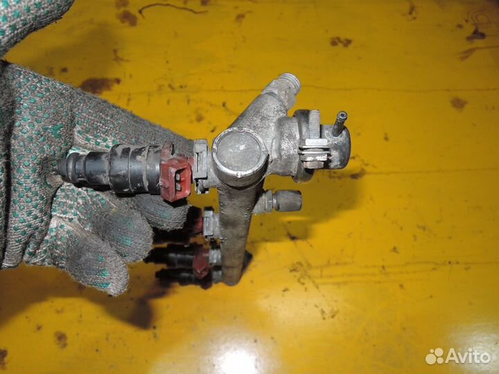 Рампа топливная Opel Vectra B 1995-1999