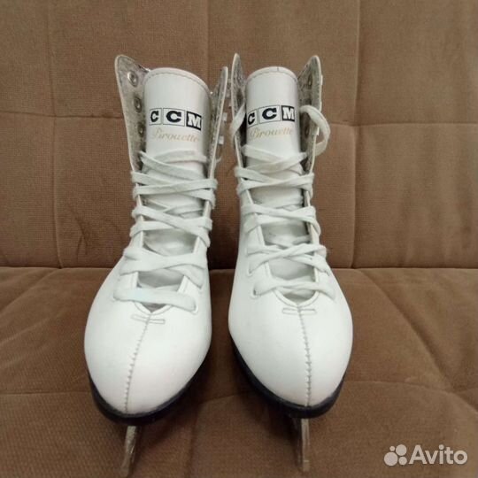 Коньки фигурные CCM размер 33