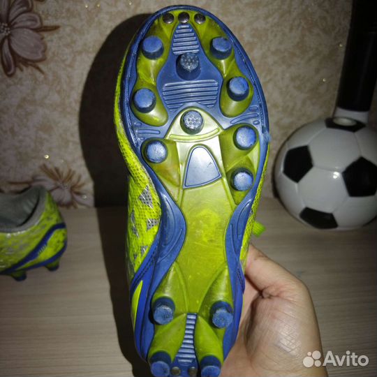 Футбольные бутсы