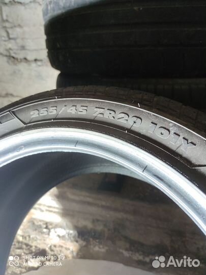 GT Radial Champiro HPY 255/45 R20