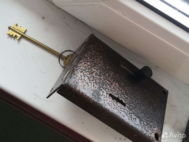 Замок дверной бу