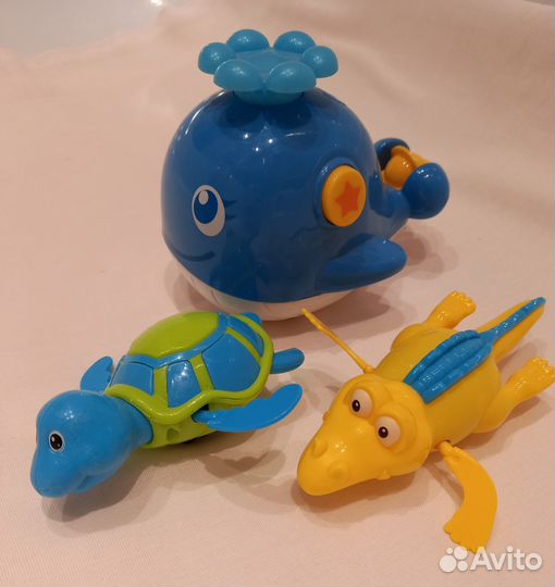Игрушки для купания: кит с фонтаном и др