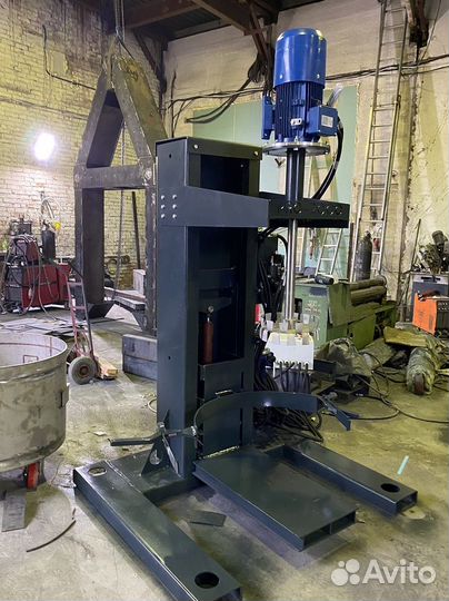 Диссольвер подъемная дежа