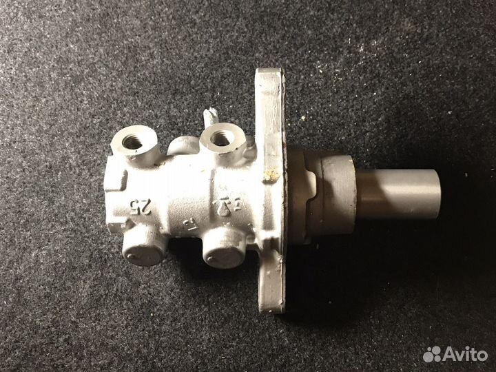 Тормозной цилиндр главный газ