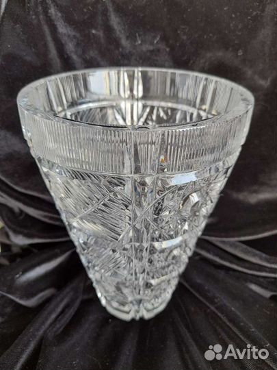 Хрустальная ваза