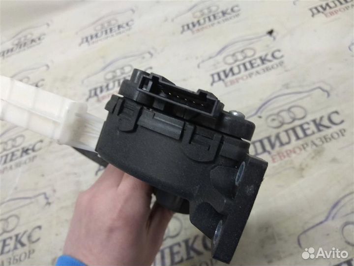 Педаль газа VW Touareg 2002-2010