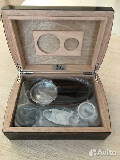 Хьюмидор Lubinski с подарочным набором (Макассар)